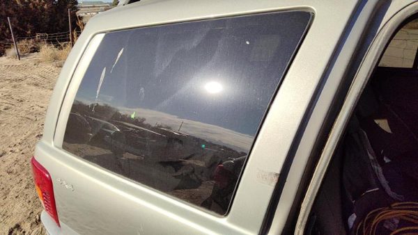 99-04 Jeep Grand Cherokee Passenger Right Rear Quarter Glass Back Side Window — photo 3