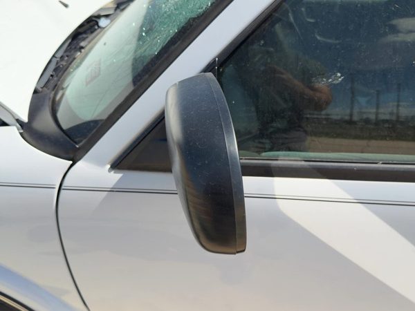 2001 Chevy S10 Blazer Driver Left Power Side Mirror Door Mounted OEM 15094832 — photo 2