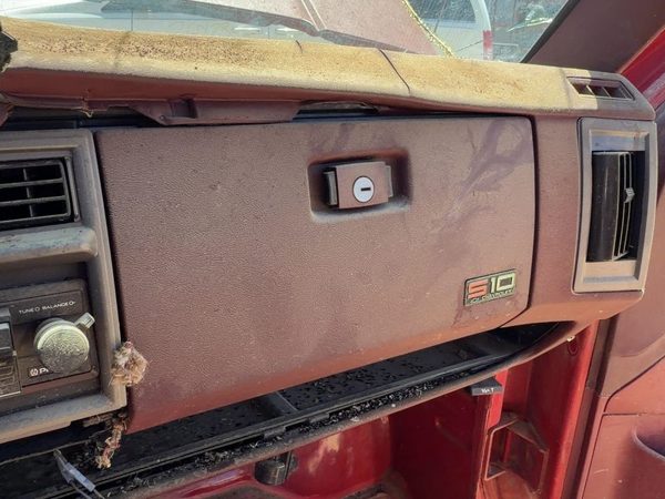 1986-1994 Chevy S10 Pickup Glove Box Assembly Complete Door With Latch Oem Red — photo 1