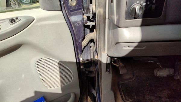 2003 Ford F350 Sd Pickup Front Door Hinge LH — photo 1