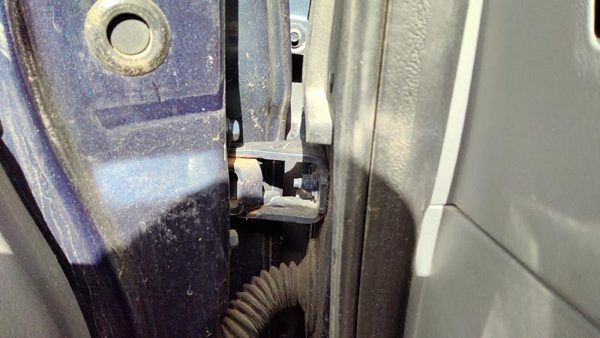 2003 Ford F350 Sd Pickup Front Door Hinge LH — photo 2
