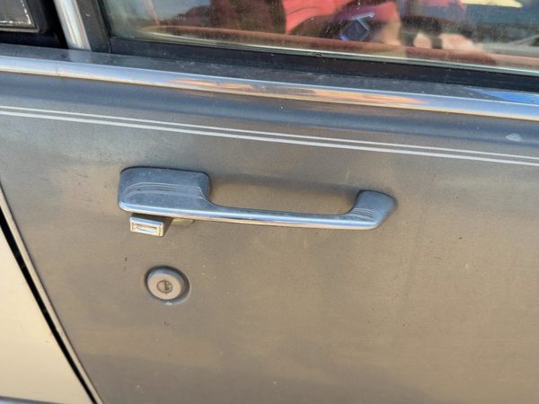 86-91 Olds 88 Passenger Right Front Outside Door Handle Oem Silver — photo 2