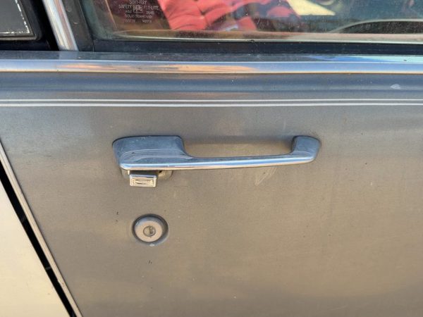 86-91 Olds 88 Passenger Right Front Outside Door Handle Oem Silver — photo 1
