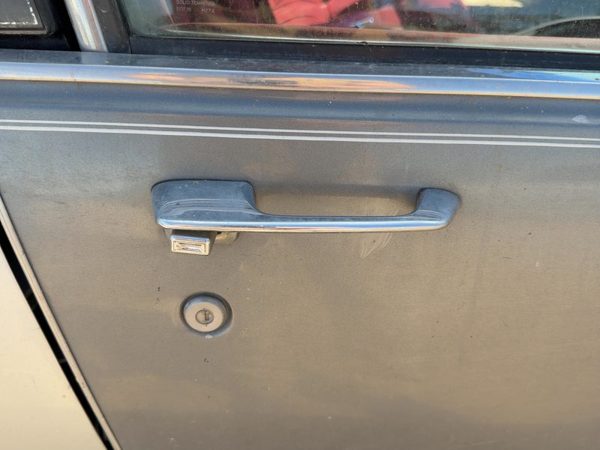 86-91 Olds 88 Passenger Right Front Outside Door Handle Oem Silver — photo 3