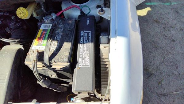 1998 Chrysler Town Cntry Engine Fuse Box 3.8L — photo 1