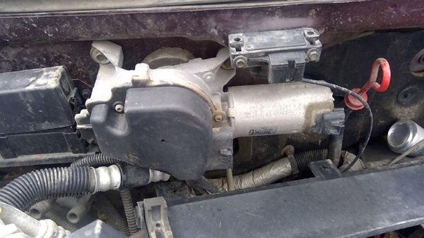 1993 Cadillac Fleetwood Wiper Motor Front — photo 5