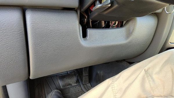 2005-07 Jeep Liberty Lower Dash Under Column Knee Bolster Trim Panel Oem Gray D5 — photo 2
