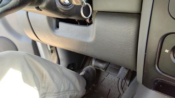 2005-07 Jeep Liberty Lower Dash Under Column Knee Bolster Trim Panel Oem Gray D5 — photo 4