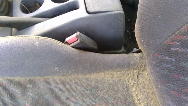 1996 Geo Tracker Driver Left Front Seat Belt Buckle Receiver Oem Black — photo 2