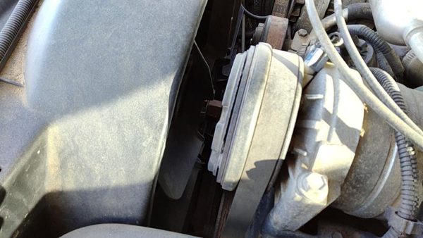 1997-99 Chevy Suburban Complete Cooling Fan Blade Assembly With Clutch Oem 5.7L — photo 1