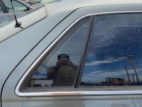 98-04 Seville Passenger Right Rear Vent Window Back Door Glass With Frame Oem — photo 3