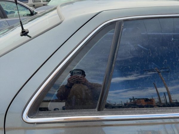 98-04 Seville Passenger Right Rear Vent Window Back Door Glass With Frame Oem — photo 2