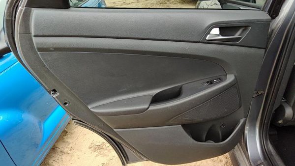 16-18 Hyundai Tucson Driver Left Rear Inside Door Trim Panel Only Back Black Try — photo 3