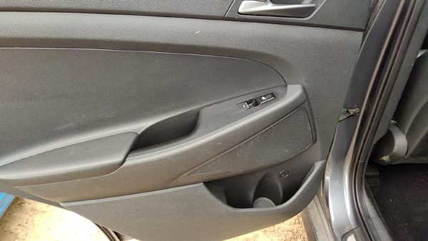 16-18 Hyundai Tucson Driver Left Rear Inside Door Trim Panel Only Back Black Try — photo 6