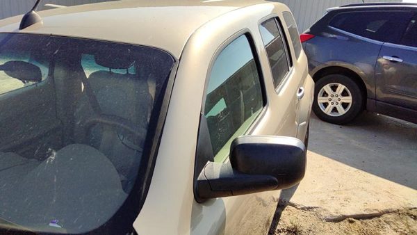 2006 Chevrolet HHR Front Door LH Gold 15U — photo 4
