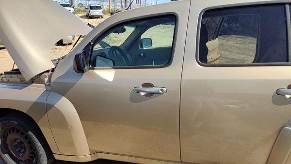 2006 Chevrolet HHR Front Door LH Gold 15U — photo 1