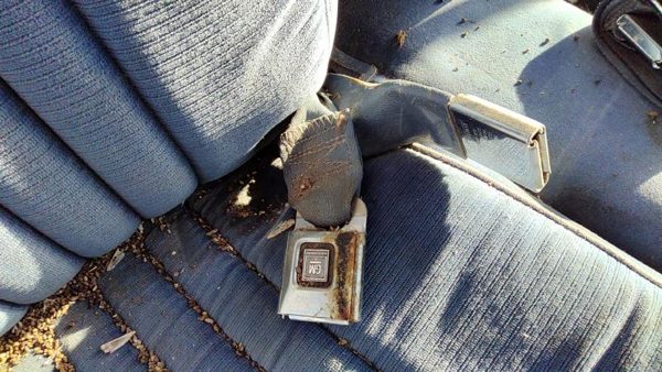 1984 Deville Sedan Passenger Right Front Seat Belt Buckle Receiver Oem Blue — photo 1