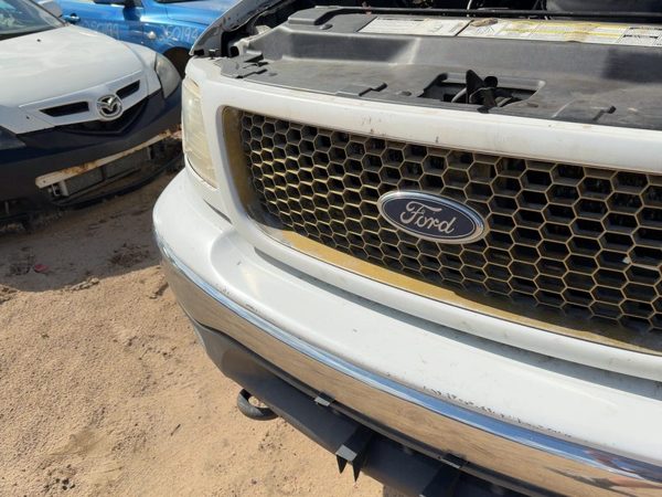 1999-2004 Ford F150 Front Grille Assembly Oem White Yz 3L3Z8200Ba — photo 2