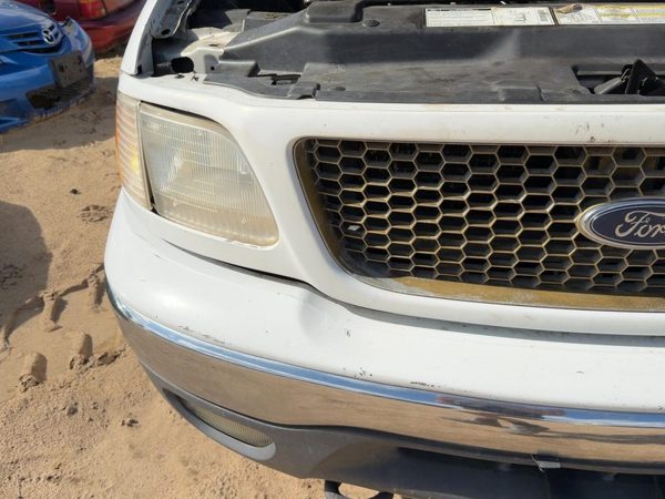 1999-2004 Ford F150 Front Grille Assembly Oem White Yz 3L3Z8200Ba — photo 4