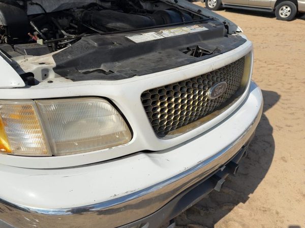 1999-2004 Ford F150 Front Grille Assembly Oem White Yz 3L3Z8200Ba — photo 5