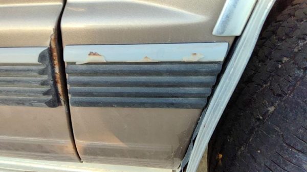 1992-1999 Chevy Suburban Passenger Right Moulding From Fender Oem Trim Strip — photo 2