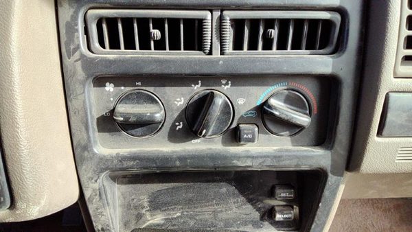 93-96 Jeep Grand Cherokee Temperature Control Module In Dash Heater Ac Head Unit — photo 2