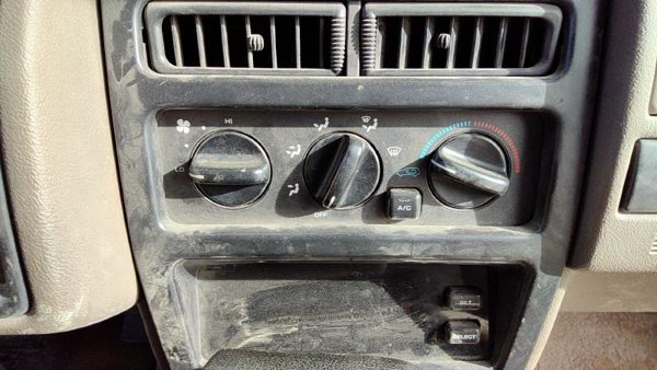93-96 Jeep Grand Cherokee Temperature Control Module In Dash Heater Ac Head Unit — photo 3