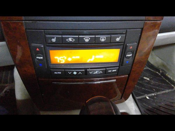 04 Cadillac Srx Dash Temperature Control Head Assembly Display With Heated Seats — photo 2