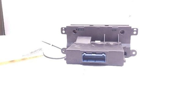 04 Cadillac Srx Dash Temperature Control Head Assembly Display With Heated Seats — photo 7