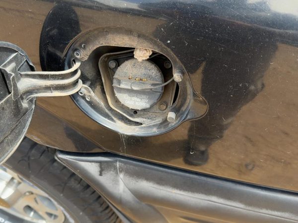1998 Isuzu Rodeo Fuel Filler Neck Assembly With Gas Cap Oem 8971358850 — photo 3