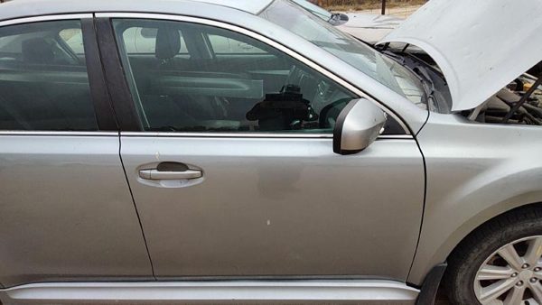 2011 Subaru Legacy Front Door RH Ssm Steel Silver — photo 1