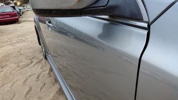 2011 Subaru Legacy Front Door RH Ssm Steel Silver — photo 2