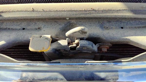 1999-2004 Jeep Grand Cherokee Hood Latch Assembly With Bracket Oem — photo 2