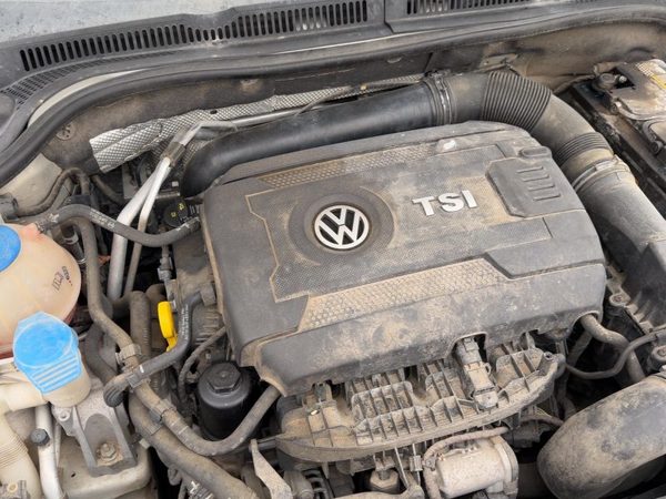 2014 Vw Jetta Valve Cover Oem 1.8L — photo 1