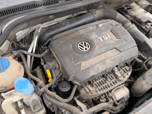 2014 Vw Jetta Valve Cover Oem 1.8L — photo 2