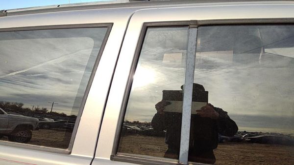 93-98 Grand Cherokee Passenger Right Rear Vent Window Back Door Glass With Frame — photo 1