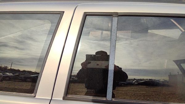 93-98 Grand Cherokee Passenger Right Rear Vent Window Back Door Glass With Frame — photo 2
