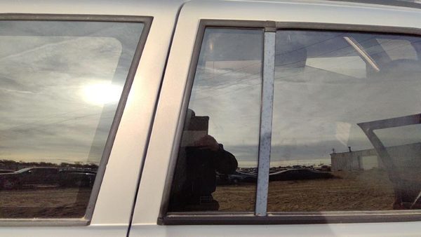 93-98 Grand Cherokee Passenger Right Rear Vent Window Back Door Glass With Frame — photo 4