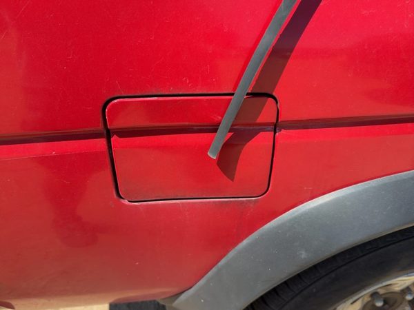 1994 Nissan Pathfinder Fuel Tank Door With Hinge Gas Lid Oem Filler Red — photo 2