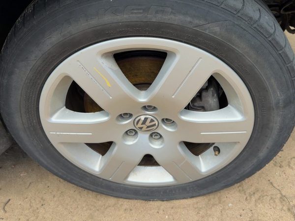 06-09 Beetle Convertible 16" Aluminum Wheel Factory 6 Spoke Rim 16X6-1/2 Painted — photo 1