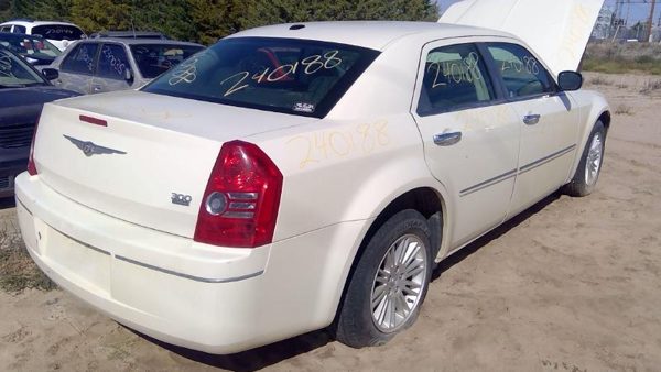 2010 Chrysler 300 Crossmember/cradle/undercarria 3.5L — photo 8