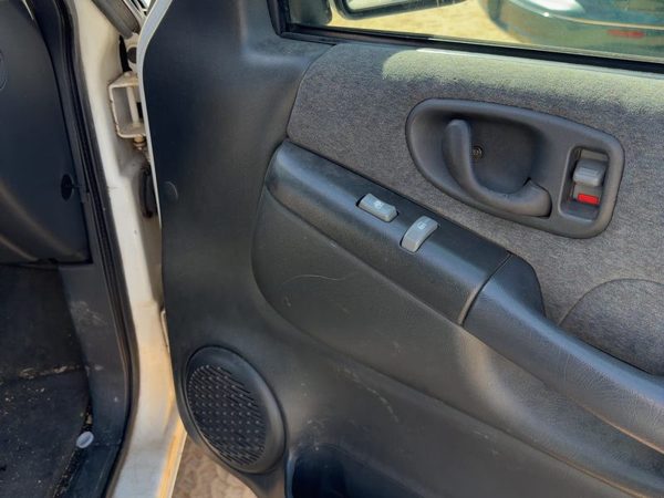 1995-2005 Chevy S10 Blazer Passenger Right Front Door Trim Panel Graphite 12H — photo 2