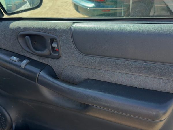 1995-2005 Chevy S10 Blazer Passenger Right Front Door Trim Panel Graphite 12H — photo 7