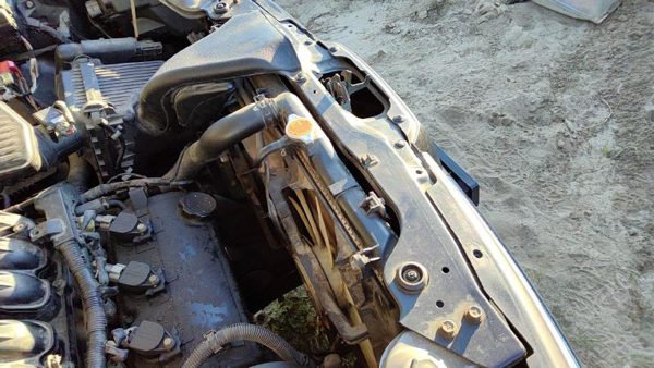 2004 Mitsubishi Endeavor Radiator 3.8L Auto Trans — photo 2