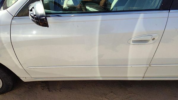 2003 Nissan Altima Front Door LH White QX3 — photo 2