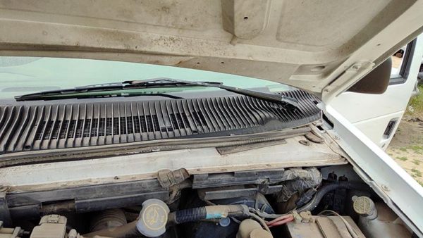 1996 Ford Van E250 Windshield Wiper Cowl Vent Trim Panel Oem Cover — photo 5