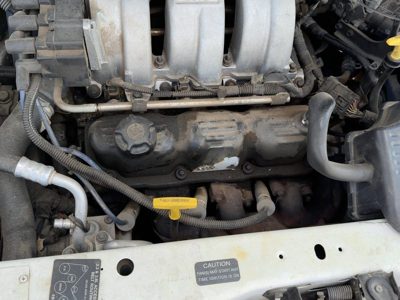 1996-2000 Chrysler Town & Country Driver Left Valve Cover Oem 3.3L 4781449Aa