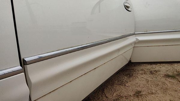 2000 Buick Park Avenue Front Door LH White 78U — photo 4