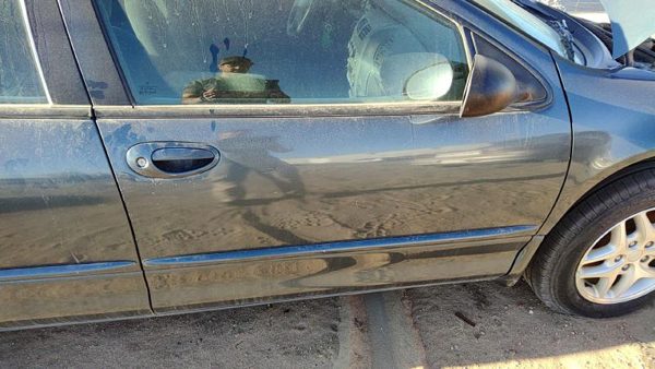 2002 Dodge Intrepid Front Door RH Gray — photo 1