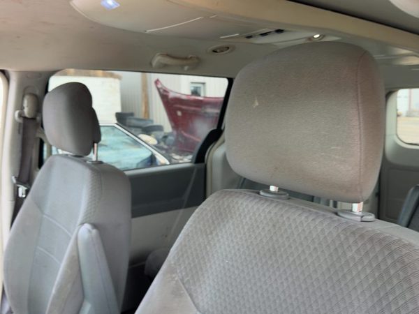 10 Chrysler Town & Country Pair Of Front Headrests Oem Left Right Set Seat Gray — photo 2